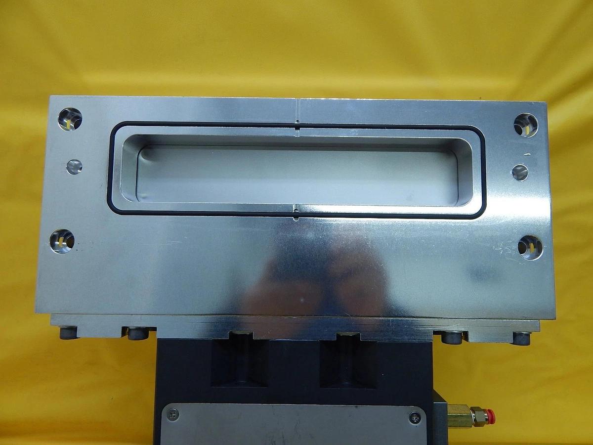 Used VAT 02010-BA24-0008 Pneumatic High Vacuum 12" Slit Valve Working