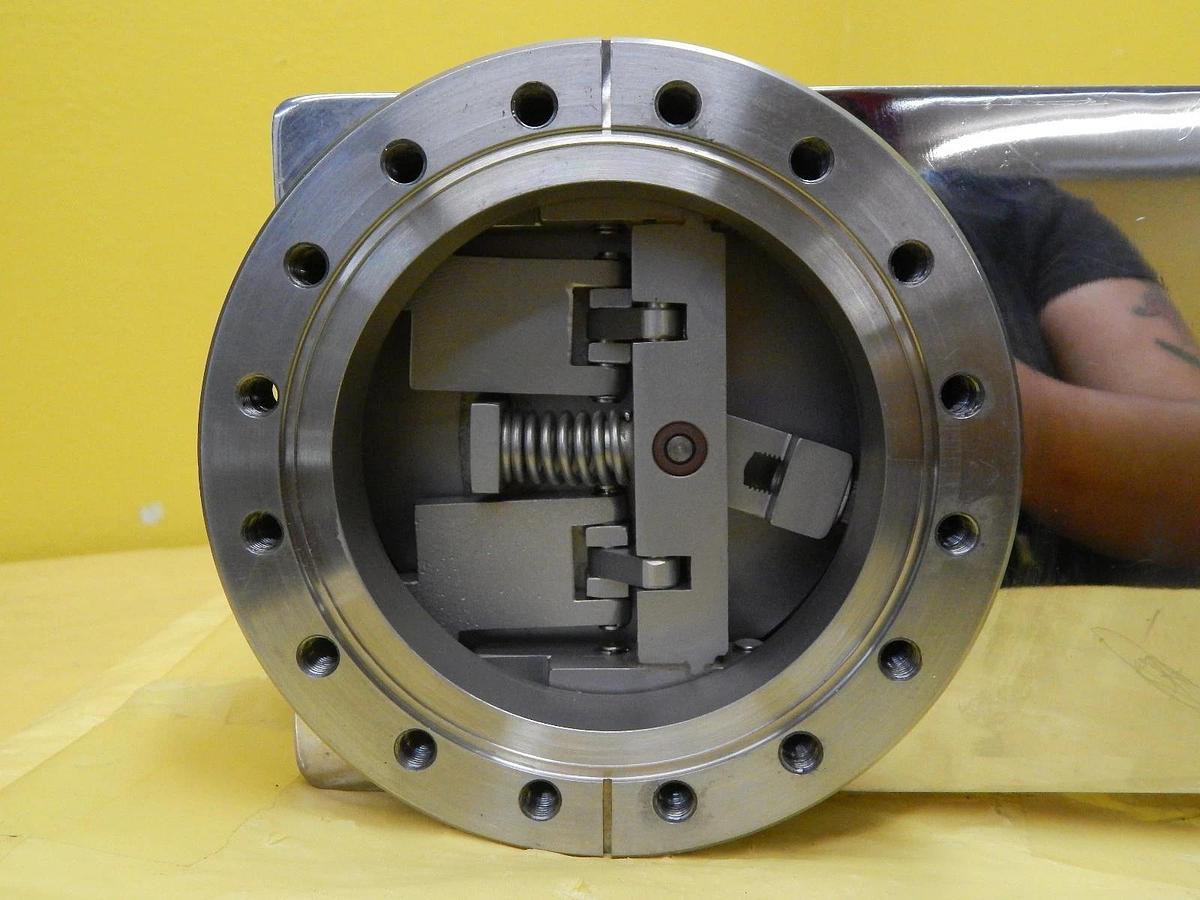 Used Vacuum Apparatus 125-0400 UHV Pneumatic Linear Gate Valve Working Surplus
