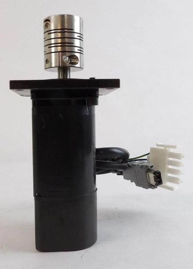 Used Yaskawa Electric SGMAH-01BAA21 AC Servo Motor Reseller Lot of 2 Working Surplus
