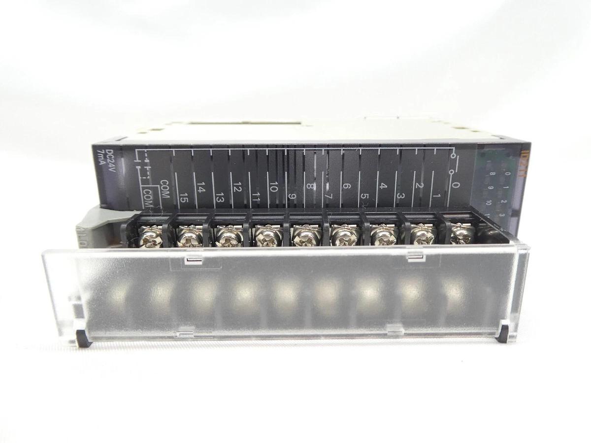 Used Omron SYSMAC Programmable Logic Controller PLC CJ2M-CPU33 CJ1W-PD025 CJ1W-ID211