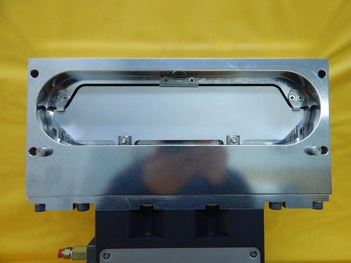 Used VAT 02010-BA24-0008 Pneumatic High Vacuum 12" Slit Valve Working