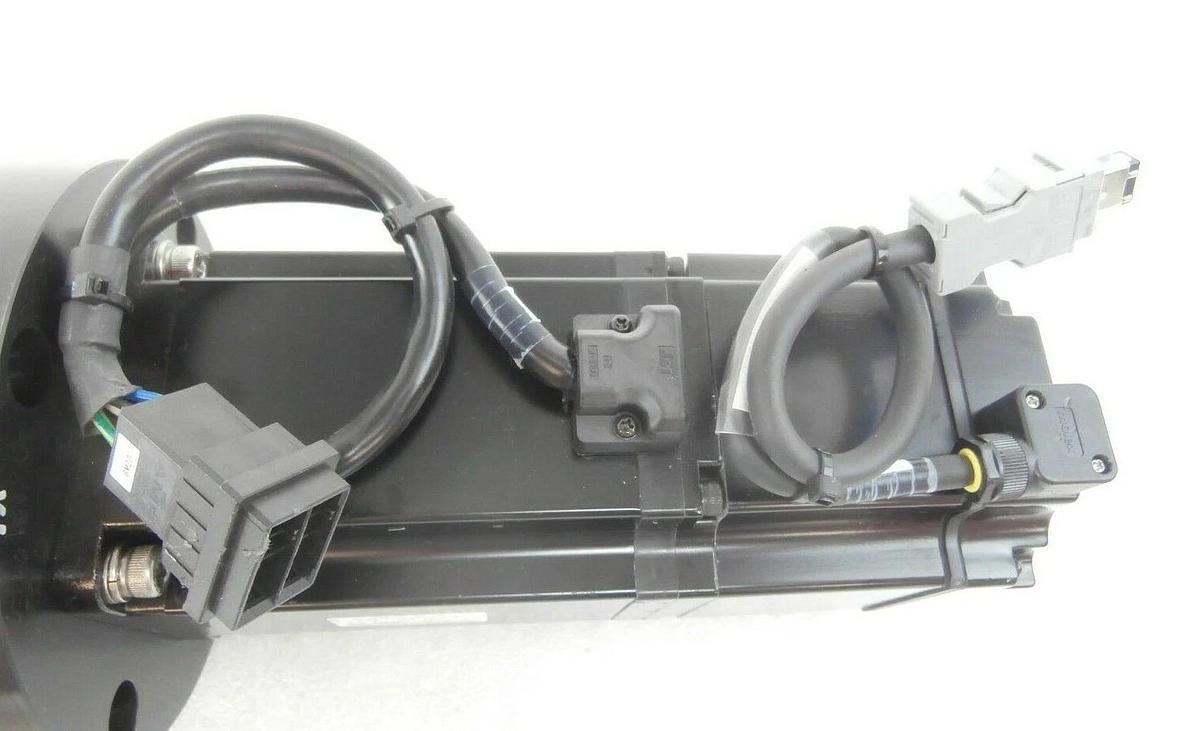 Used Yaskawa SGMAS-12ABA-TE11 AC Servo Motor with Nabtesco Gearhead GH7-11 Working