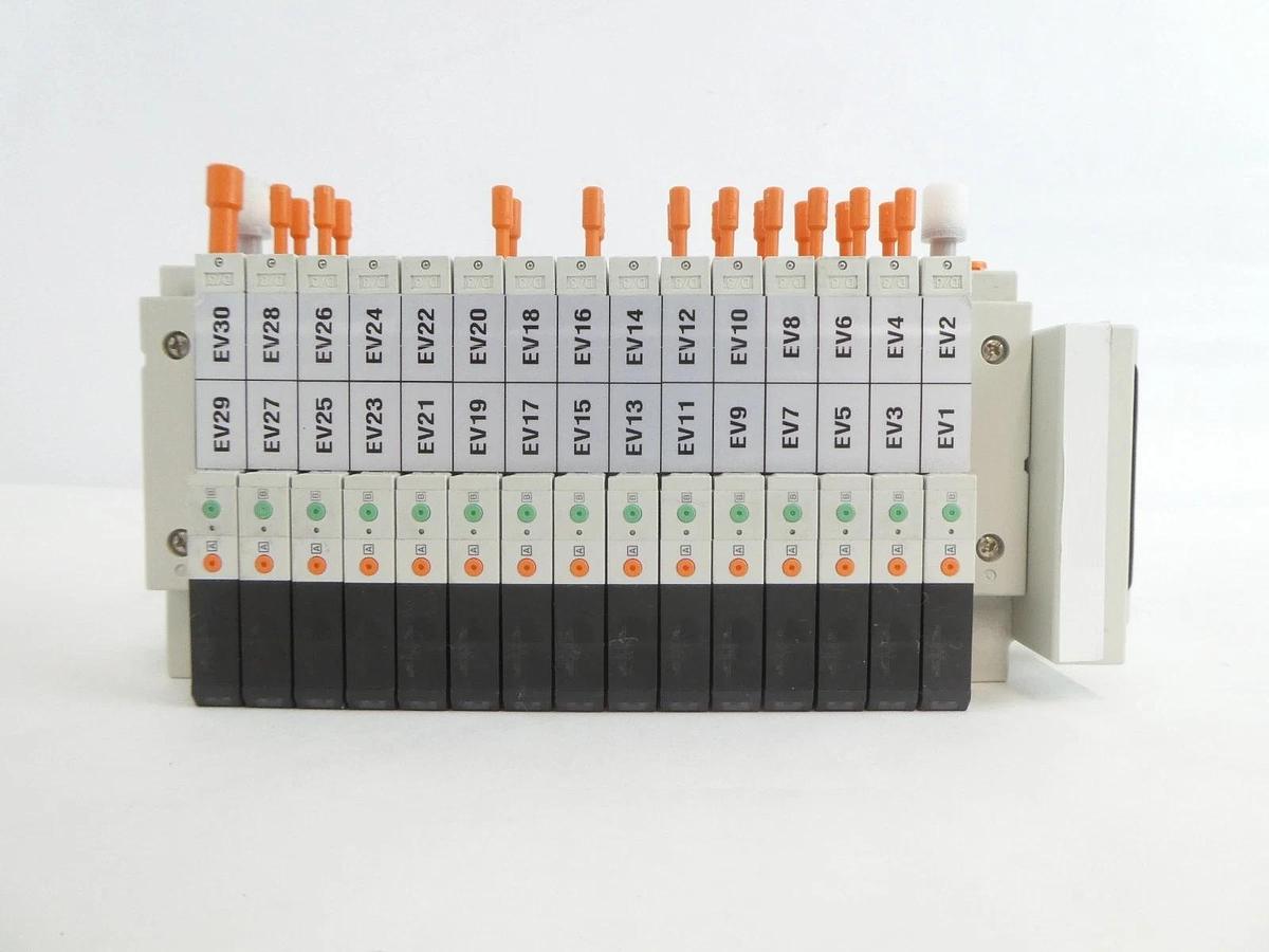 Used SMC SS5V1-DUT00914 15-Port Pneumatic Manifold Lot of 4 Working
