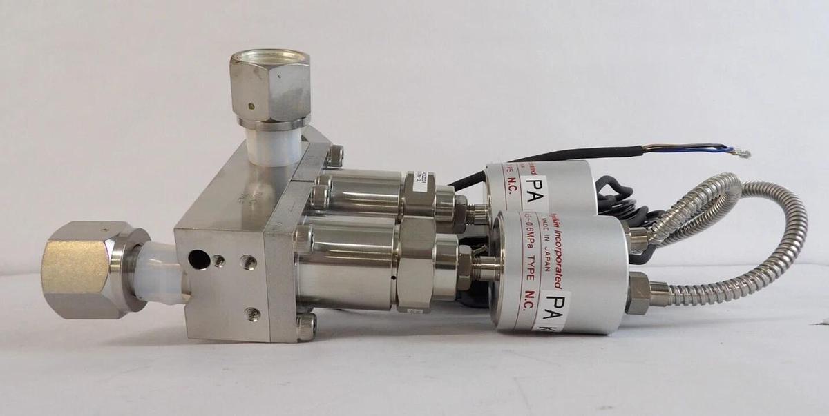 Used Fujikin 316L-P Diaphragm Valve Assembly Type N.C. LAM Lot of 2 New Spare