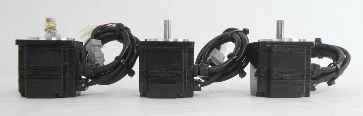 Yaskawa SGMPH-01AAE-YA34 Servo Motor Reseller Lot of 8 New Surplus