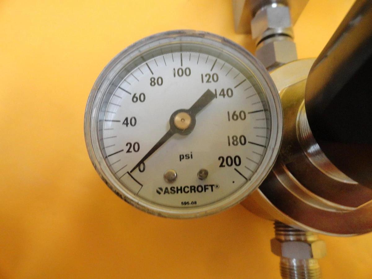 Used Tescom 44-3213H282-769 Manual Pressure Regulator Swagelok SS-45S8 Used Working
