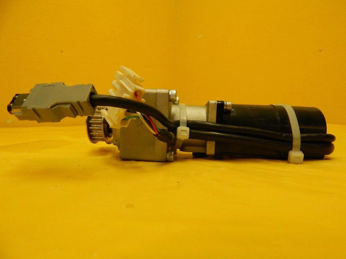 Used Omron R88M-W05030T AC Servo Motor VRSF-PB-5B-50 Used Working