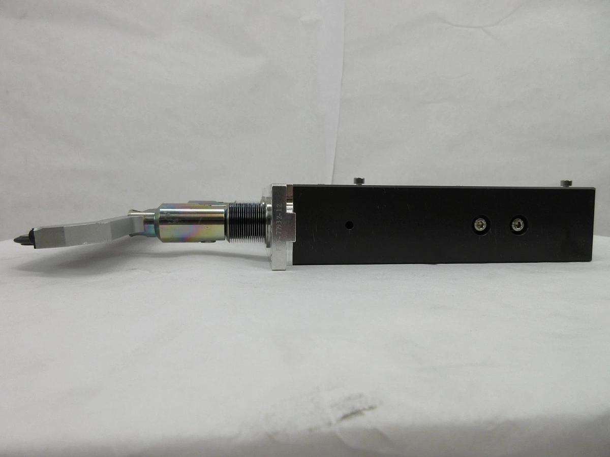 Used VAT F03-77932-12 Slit Valve Novellus Concept Two ALTUS Used Working