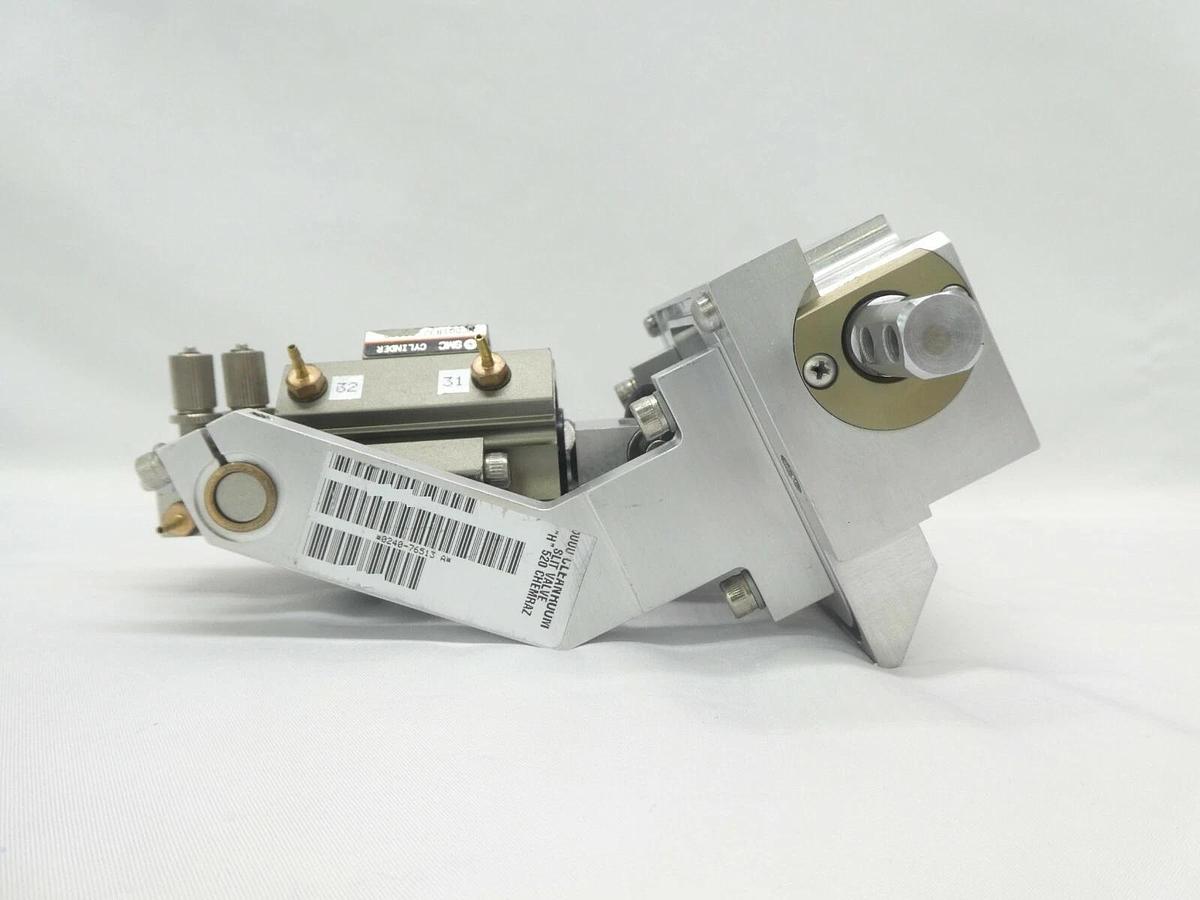 Used AMAT Applied Materials 0240-76513 5000 Cleanroom Slit Valve "H" 520 Chemraz