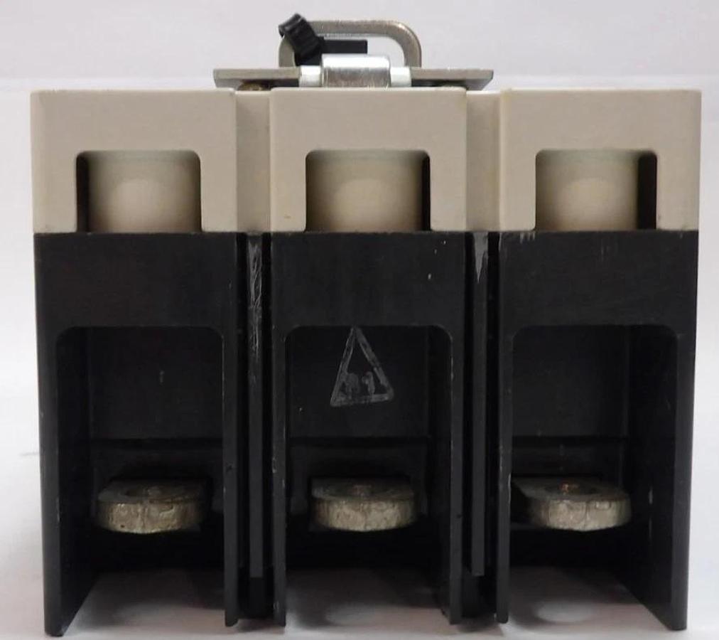 Used Eaton JGE3250NN 3 Pole Circuit Breaker J250E Lot of 2 Working