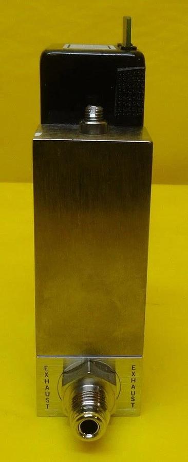 Used Unit Instruments UFC-1200A Mass Flow Controller MFC 100 SCCM CF4 Used Working
