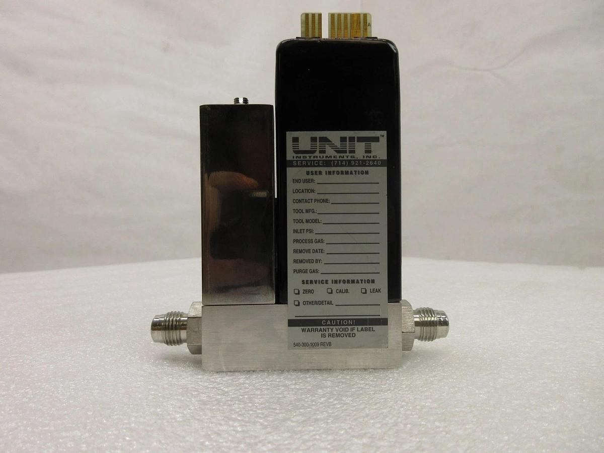 Used UNIT Instruments UFC-1100A Mass Flow Controller MFC 50 SCCM CHF3 Used Working