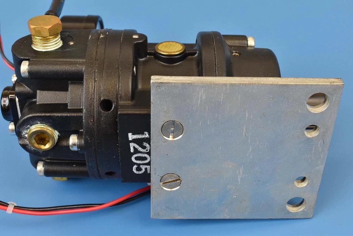 Used Fairchild Z16686-3 T5700 Pressure Transducer