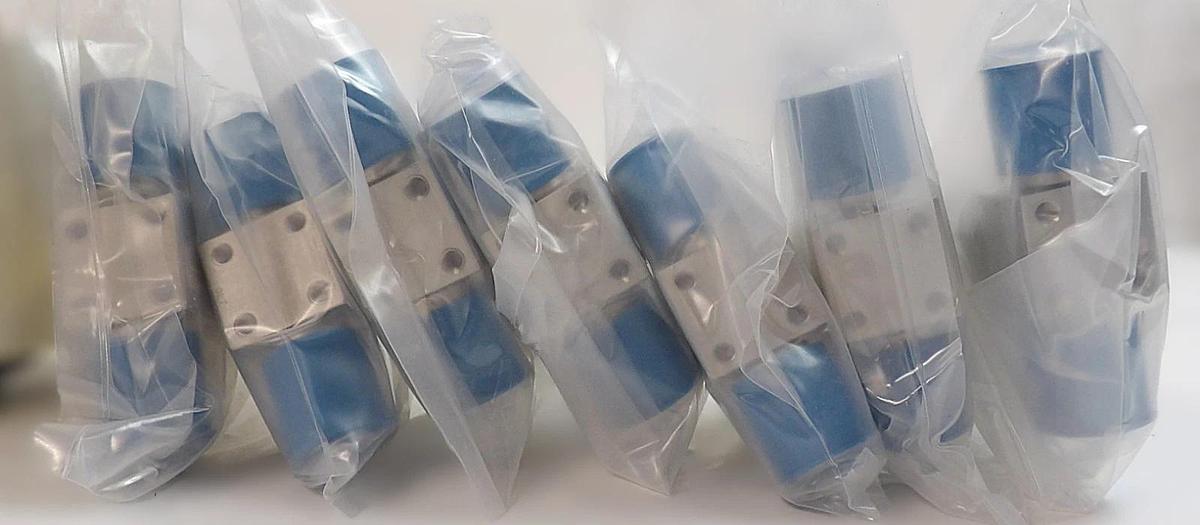 Swagelok 6LV-DTFR4-P-BL Diaphragm Toggle Valve Reseller Lot of 7 New Surplus