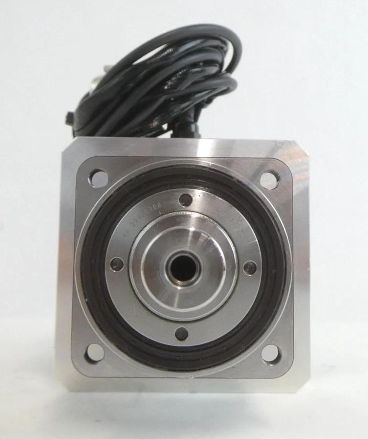 Yaskawa Electric SGM7P-08A7E-YA17 AC Servo Motor YSC-SGM7P-08-005 Working