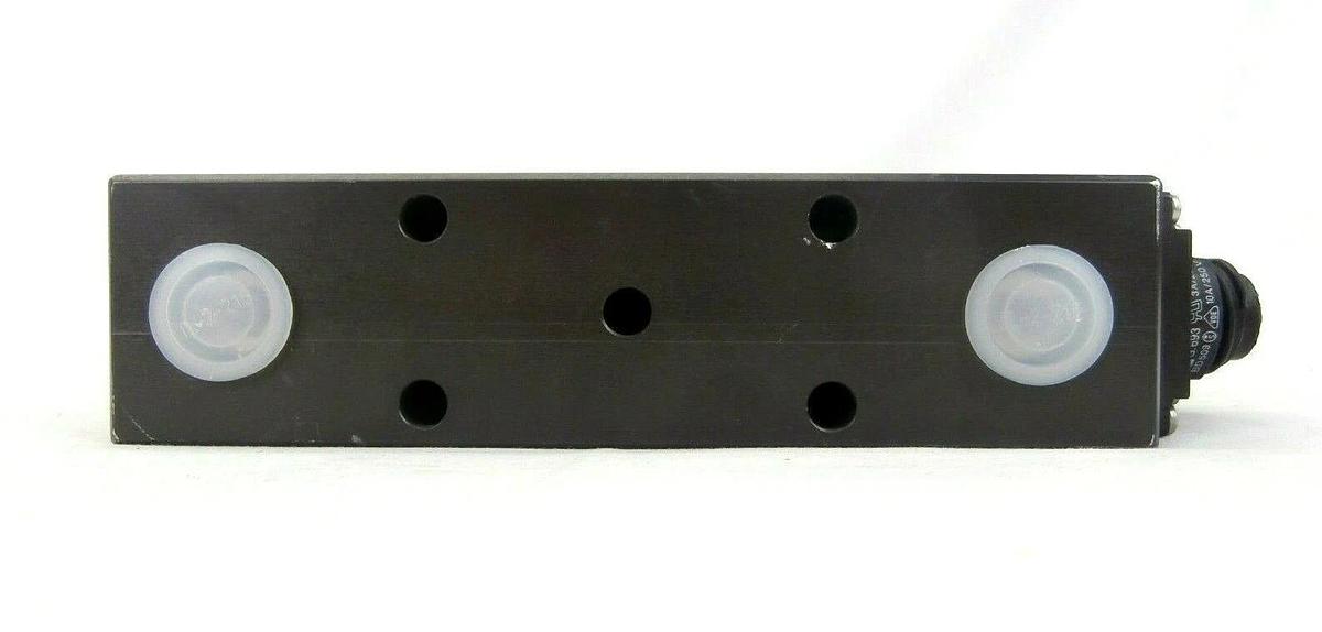 Used VAT 02010-BA44-1004 Pneumatic Rectangular Wafer Transfer Valve No Solenoid