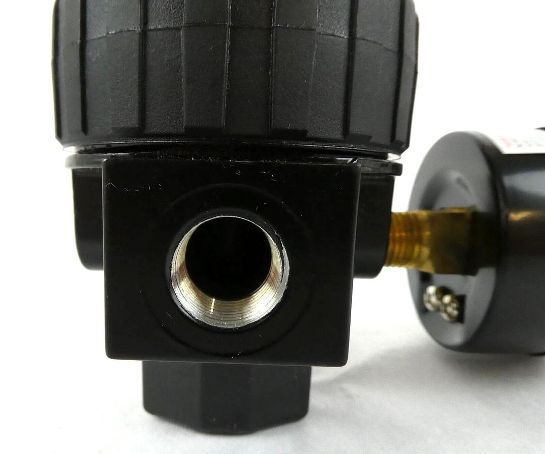 Parker 06R213AC 3/8" Pressure Regulator with Gauge New Surplus