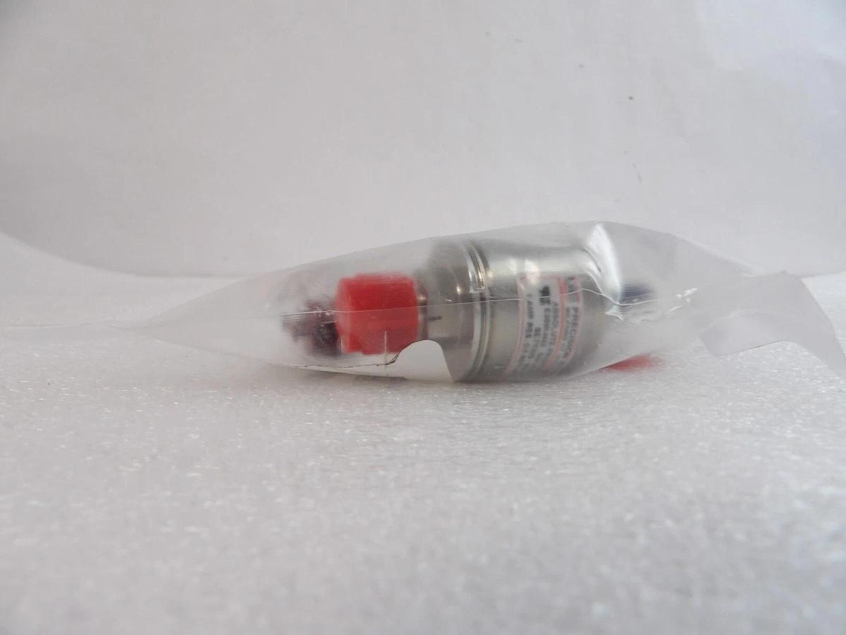 UE Precision Sensor E36W-H42 Pressure Switch AMAT 1270-01701 Lot of 2 New