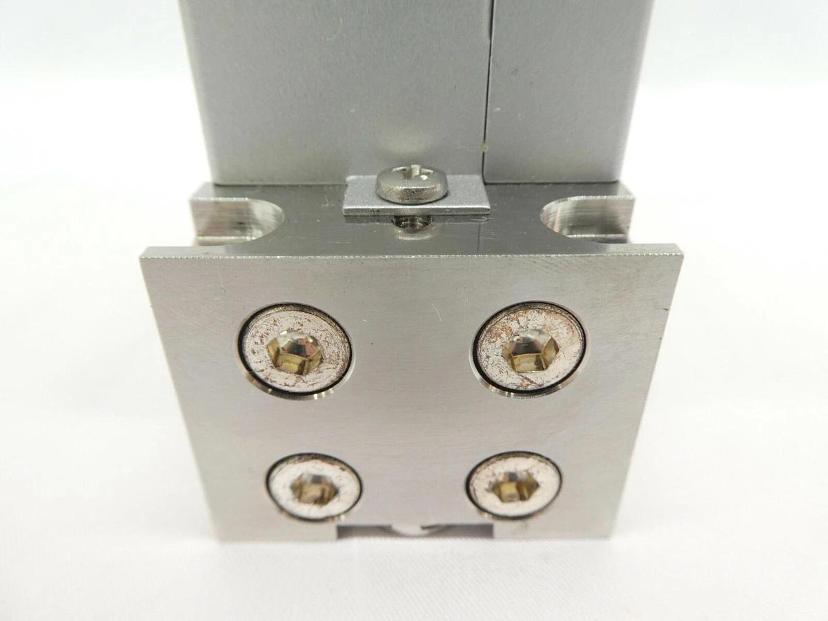 Used Aera FC-D985CT-BH MFC Mass Flow Controller FC-985c 100 CCM 4% H2/N2 Working