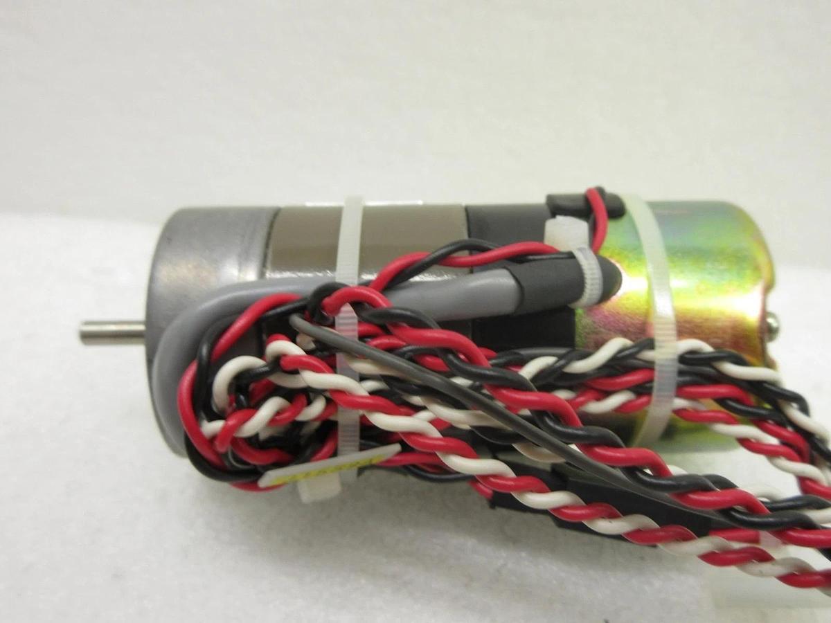 Used Yaskawa Electric UTOPI-020MX Minertia Motor UGQMEM-01SNQ22 Nikon NSR-S204B Spare