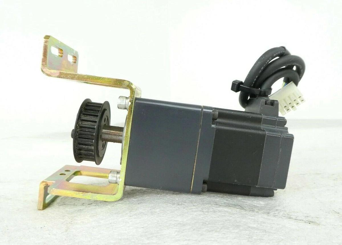 Used Oriental Motor VEXTA Stepper Motor Lot of 3 ASM69AC ASM66AC-N10 Working Surplus