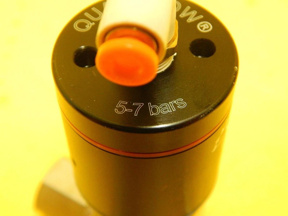 Used Qualiflow 2x10-9atm.cm3/Sec 4-Way Pneumatic Valve Used Working