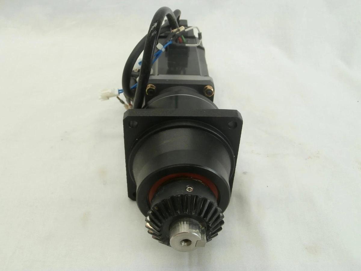 Used Mitsubishi HC-PQ23BG2K AC Servo Motor BK2-09B-02MEKAK1 Shinko VHT5-1-1 OHV Used