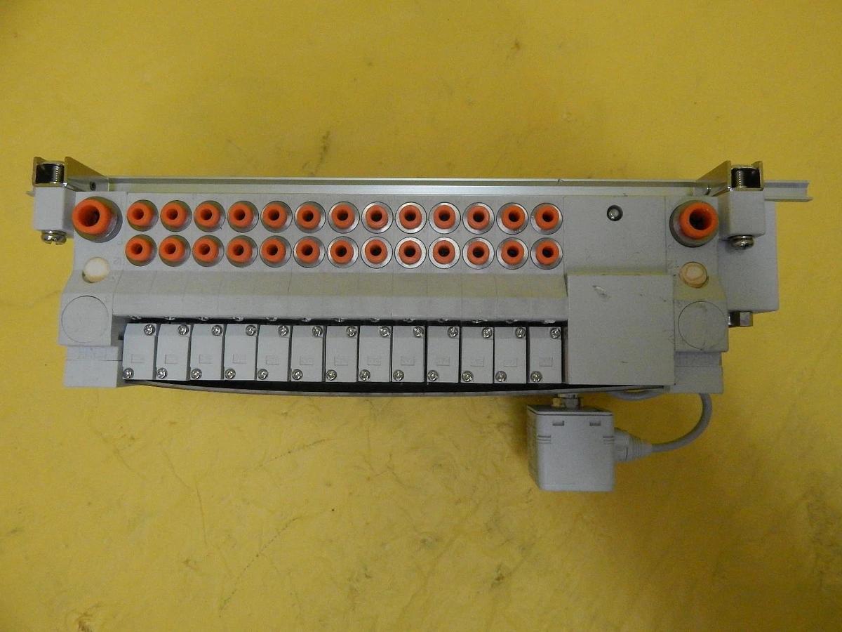 Used SMC US5200 13-Port Pneumatic Manifold ARM2000 ISE40-01-22 Used Working