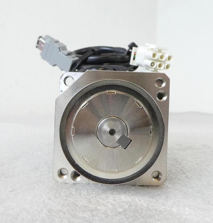 Used Yaskawa Electric SGMAH-02A1A4C AC Servo Motor Reseller Lot of 8 Surplus