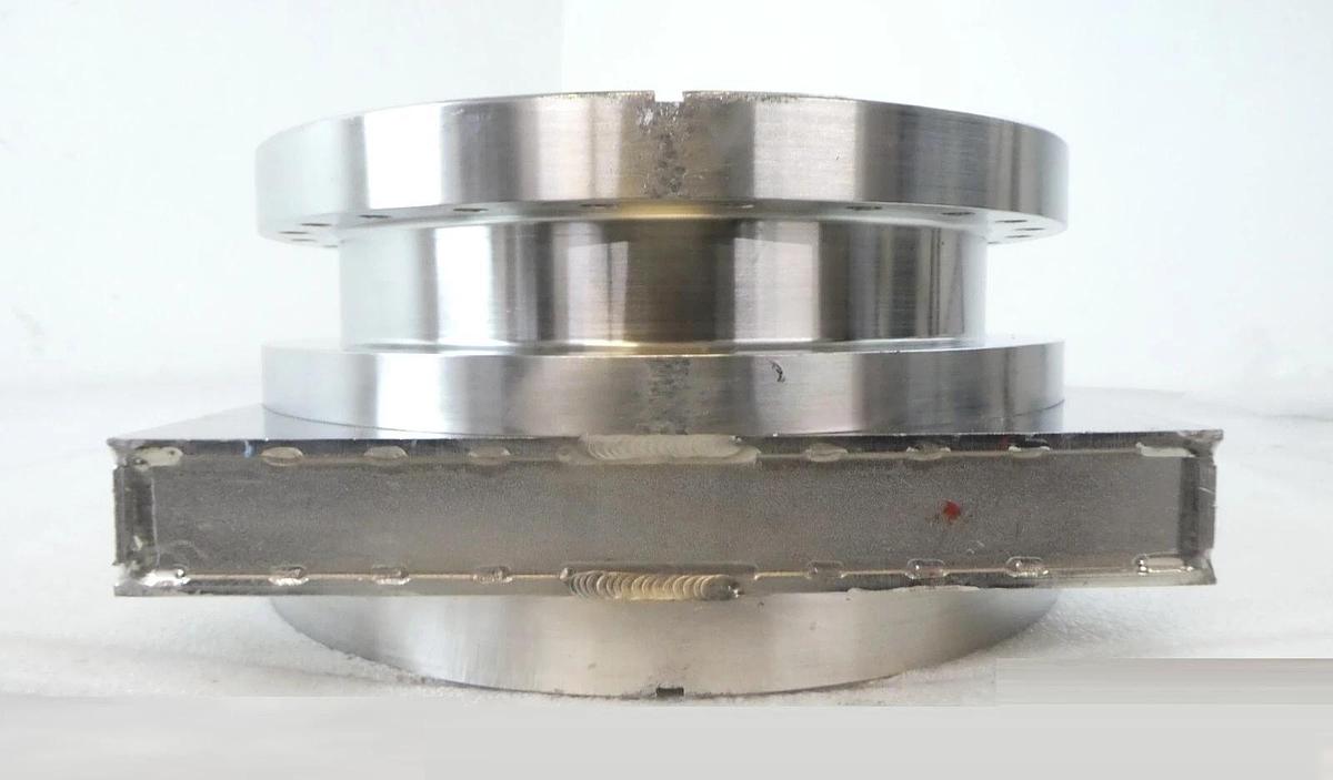 Used VAT 10846-XE24-AHA1 UHV Pneumatic Gate Valve Series 108 AMAT 3870-00332 Surplus