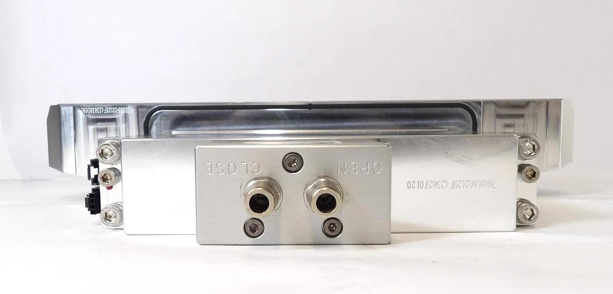 Used VAT 0340X-CA24-CJY1 Rectangular Insert MONOVAT Slit Valve Working