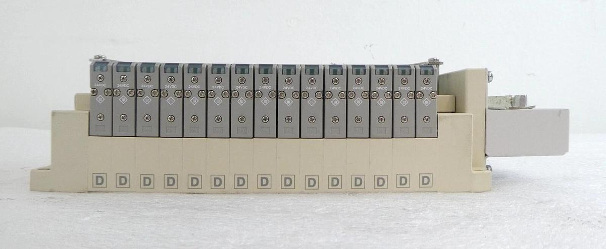 Used SMC SS5V1-DUQ00578 SS5V1-DUQ00581 15-Port Pneumatic Manifold Lot of 4 Working