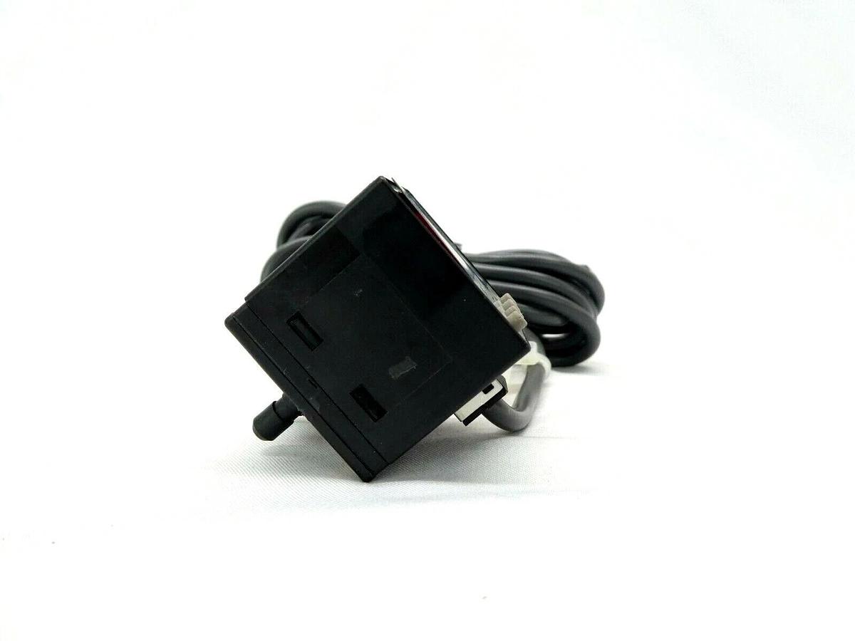 Used Omron E8Y-AR2C-5 Pressure Sensor E8Y Reseller Lot of 6 Working Surplus