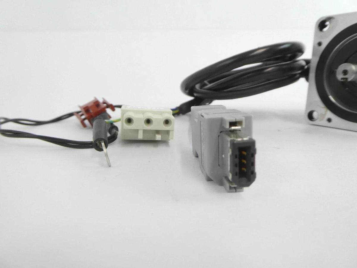 Yaskawa America SGMPH-01AAE-YA11 AC Servo Motor Assembly New Surplus