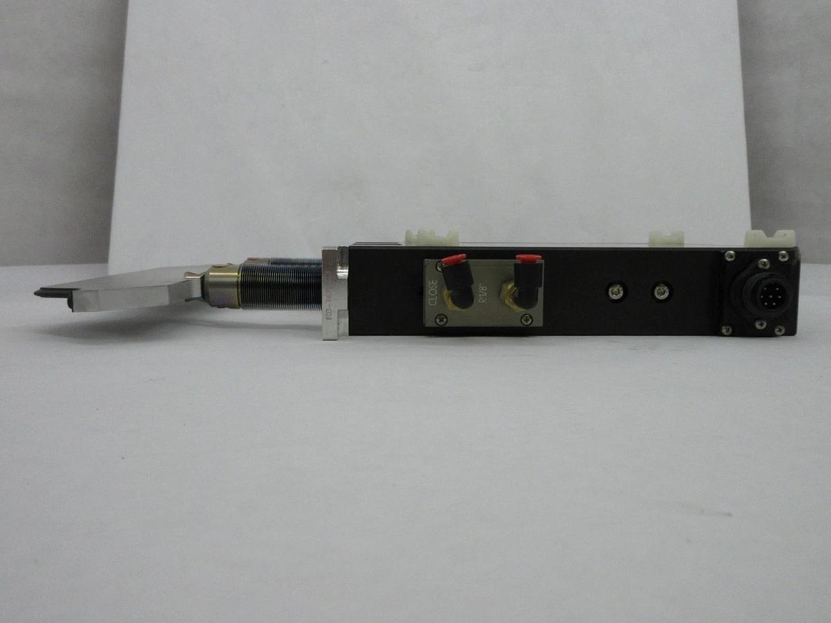 Used VAT F03-76729-03 Slit Valve Novellus Concept Two ALTUS Used Working