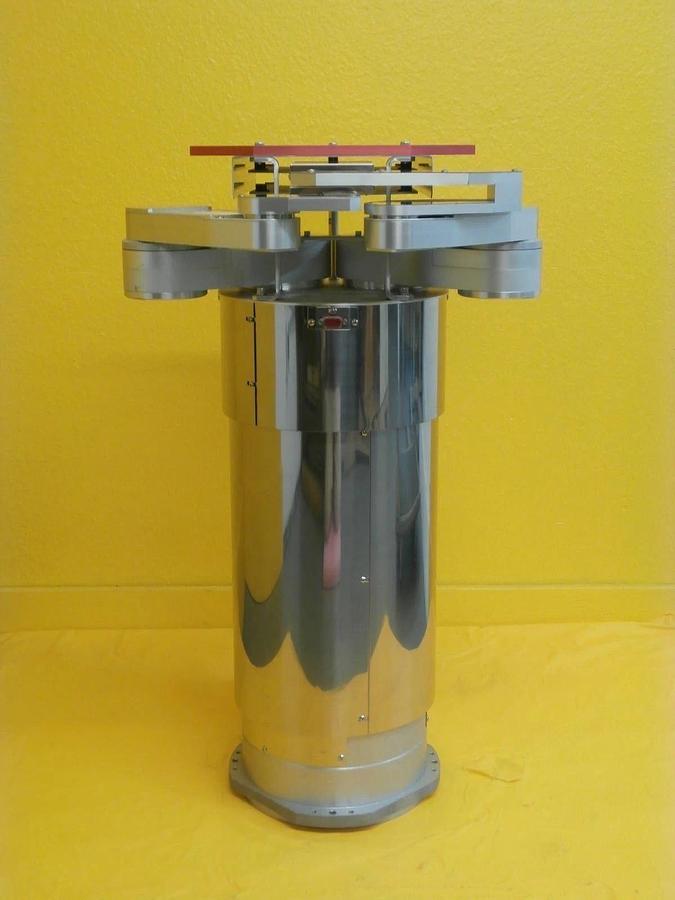 Used Yaskawa XU-RC350D-C51 Dual Arm Wafer Handling Robot with End Effectors Working