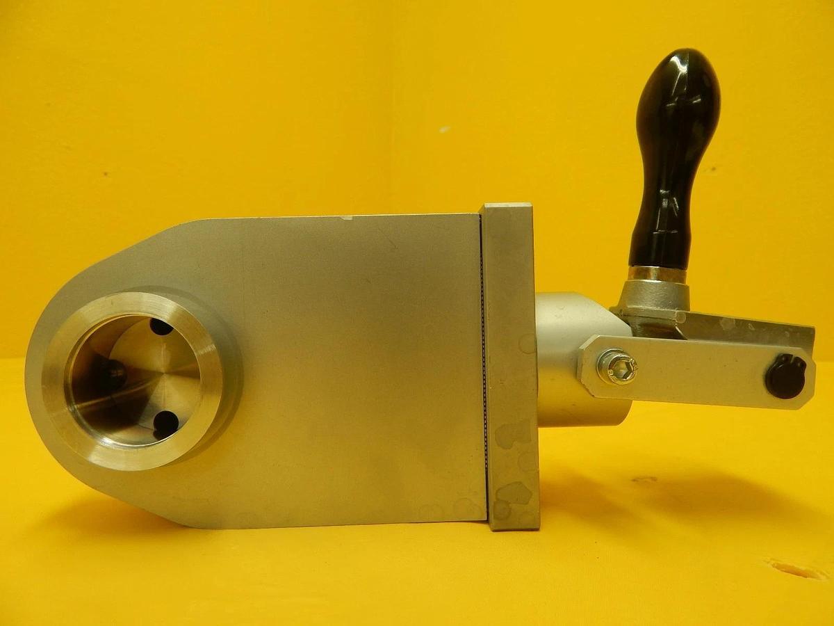 Used VAT F12-60233 Manually Operated Vacuum Gate Valve Used Working