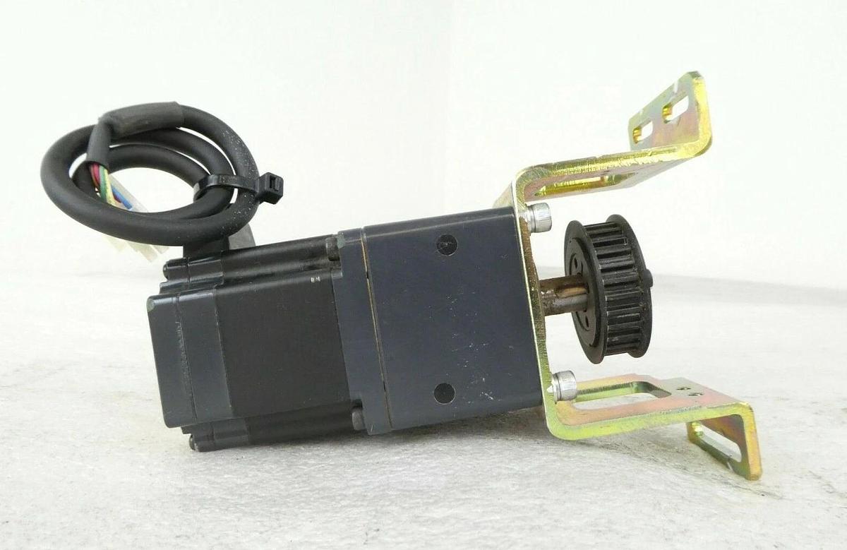 Used Oriental Motor VEXTA Stepper Motor Lot of 3 ASM69AC ASM66AC-N10 Working Surplus