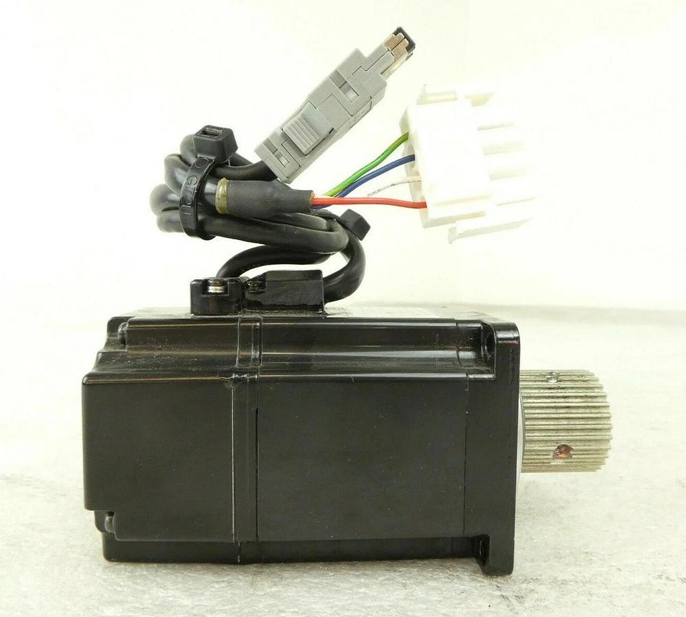Used Yaskawa Electric SGMAH-A8A1A-YR41 AC Servo Motor Nikon NSR-S610C Working
