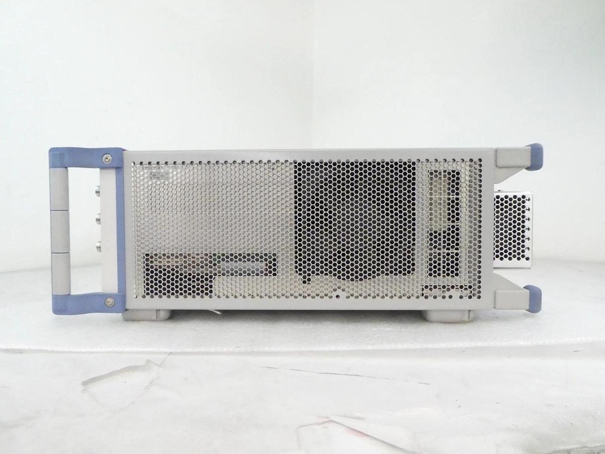 Used Rohde & Schwarz 1201.0002K50 Wideband Radio Comm Tester CMW 500 V 3.7 Non-Signal
