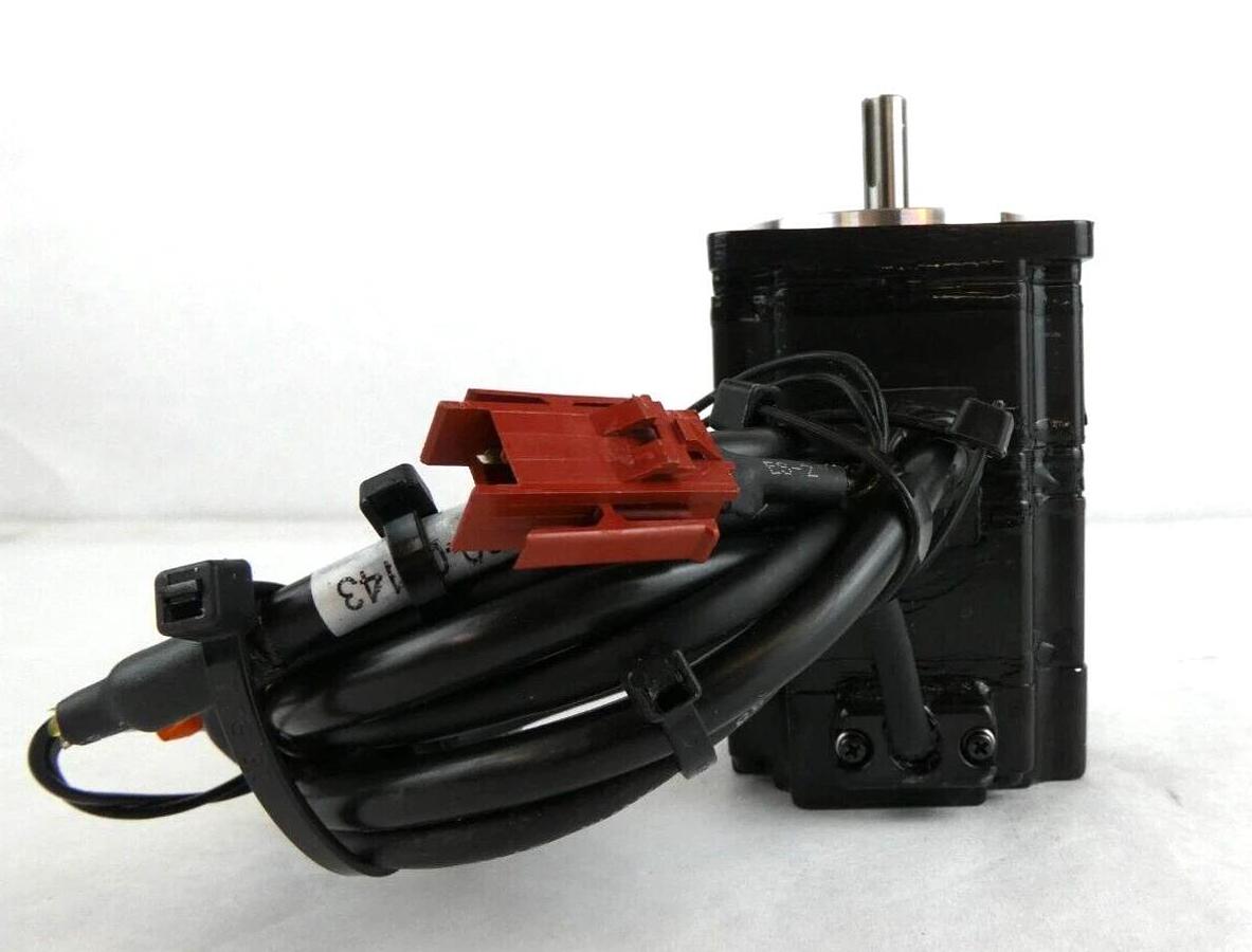 Used Yaskawa Electric SGMPH-01AAE-YA11 AC Servo Motor Reseller Lot of 2 Working