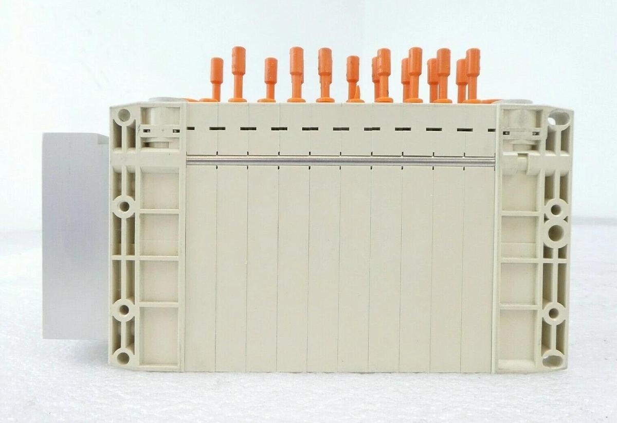 Used SMC SS5V1-DUP03166 Pneumatic Manifold AMAT Applied Materials 4060-00910 Working
