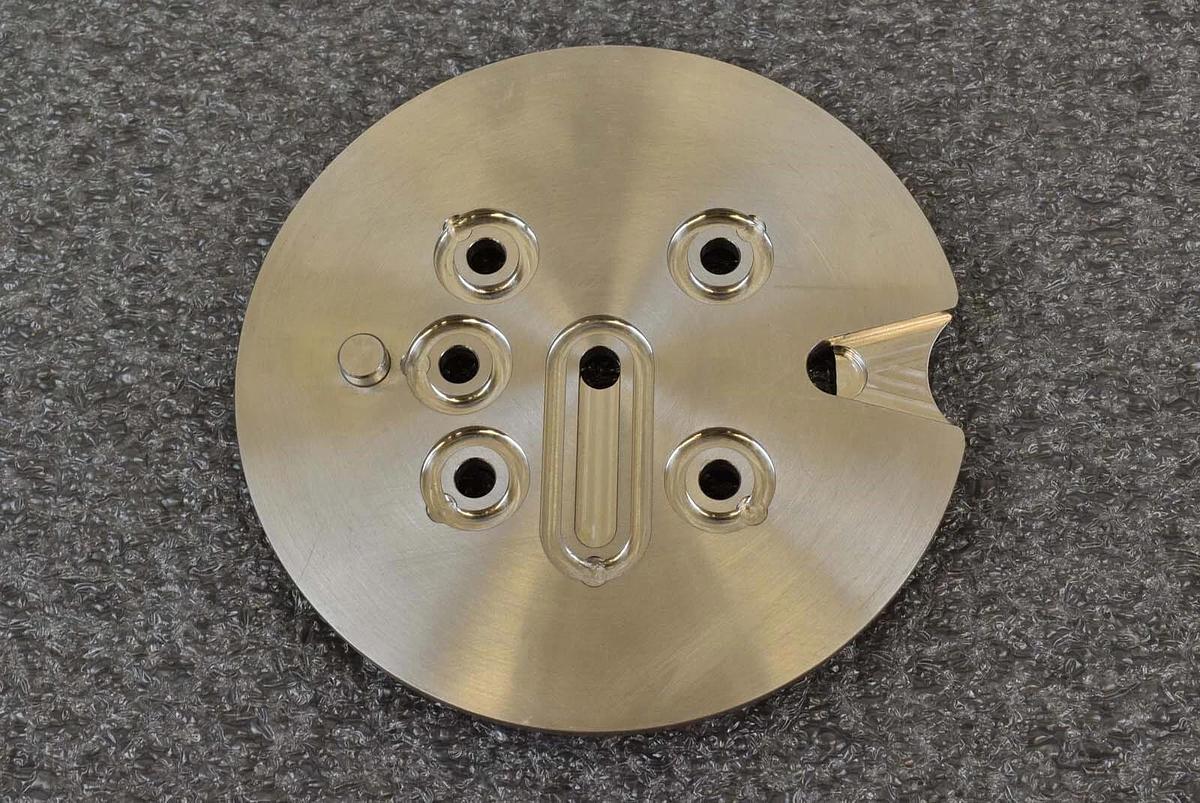 Used Applied Materials 0040-83321-001 Flange 200mm 6-PORT