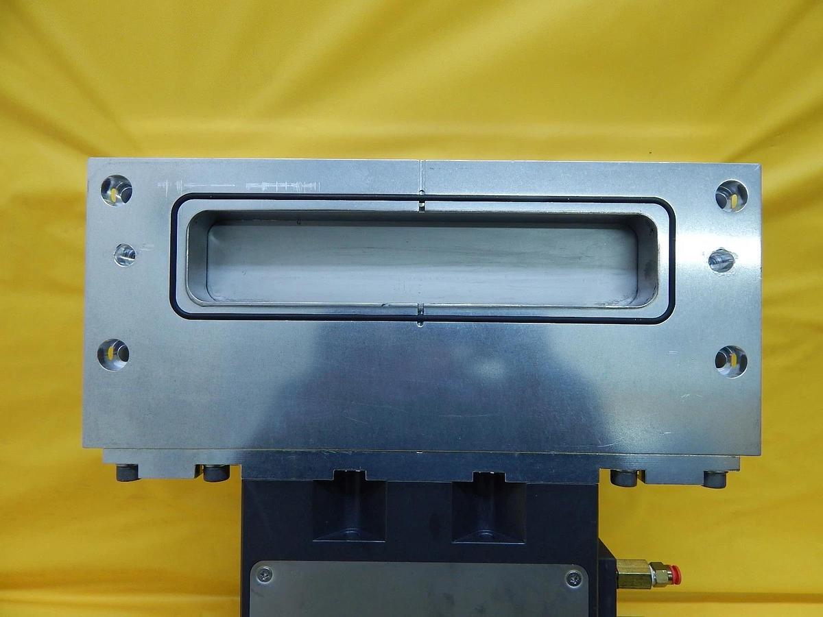 Used VAT 02010-BA24-1001 Pneumatic High Vacuum 12" Slit Valve Working