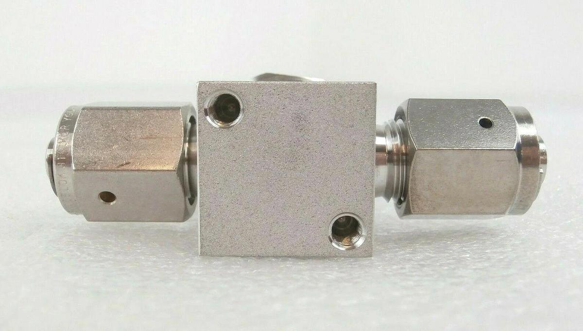 Used Fujikin 076776 Manual Open/Closed Diaphragm Valve KPL0U001 Reseller Lot of 4