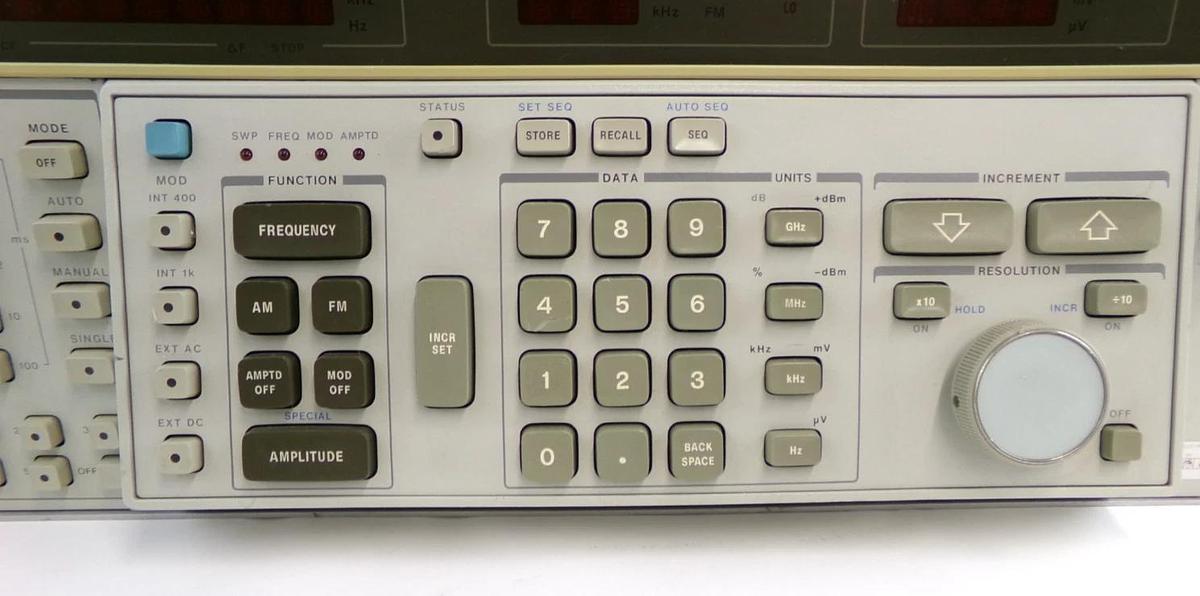 Used HP Hewlett-Packard 8662A Synthesized Signal Generator Option 001 Untested Spare