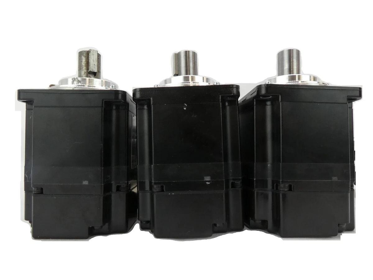 Used Yaskawa Electric SGMAS-02ACA-YA11-2 AC Servo Motor Reseller Lot of 3 Working