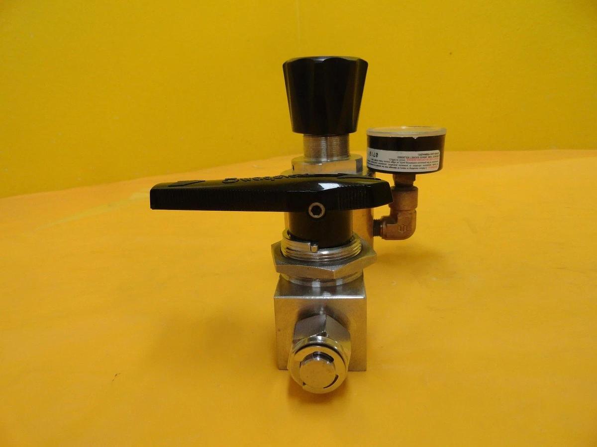 Used Tescom 44-3213H282-769 Manual Pressure Regulator Swagelok SS-45S8 Used Working