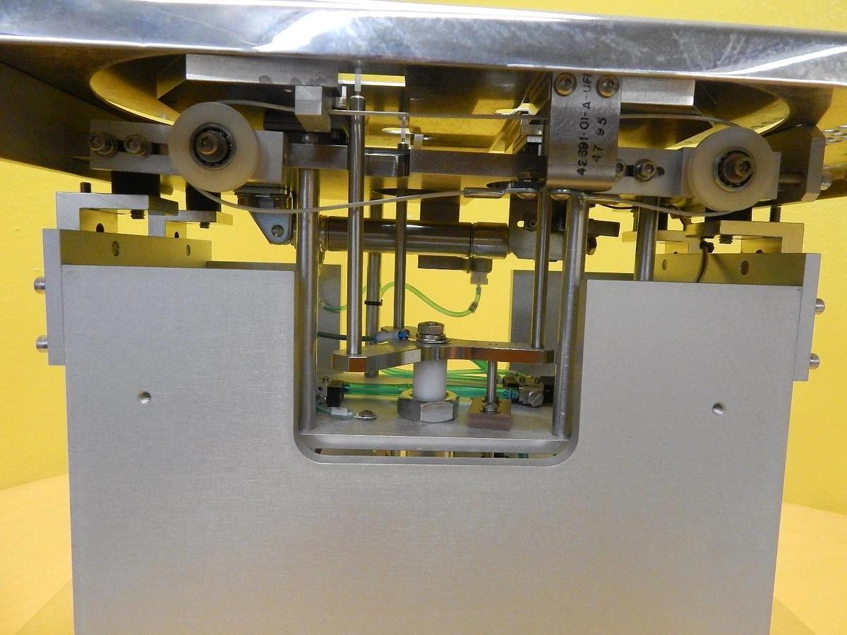 Used SVG Silicon Valley Group Wafer Gripper Station 90S DUV Used Working
