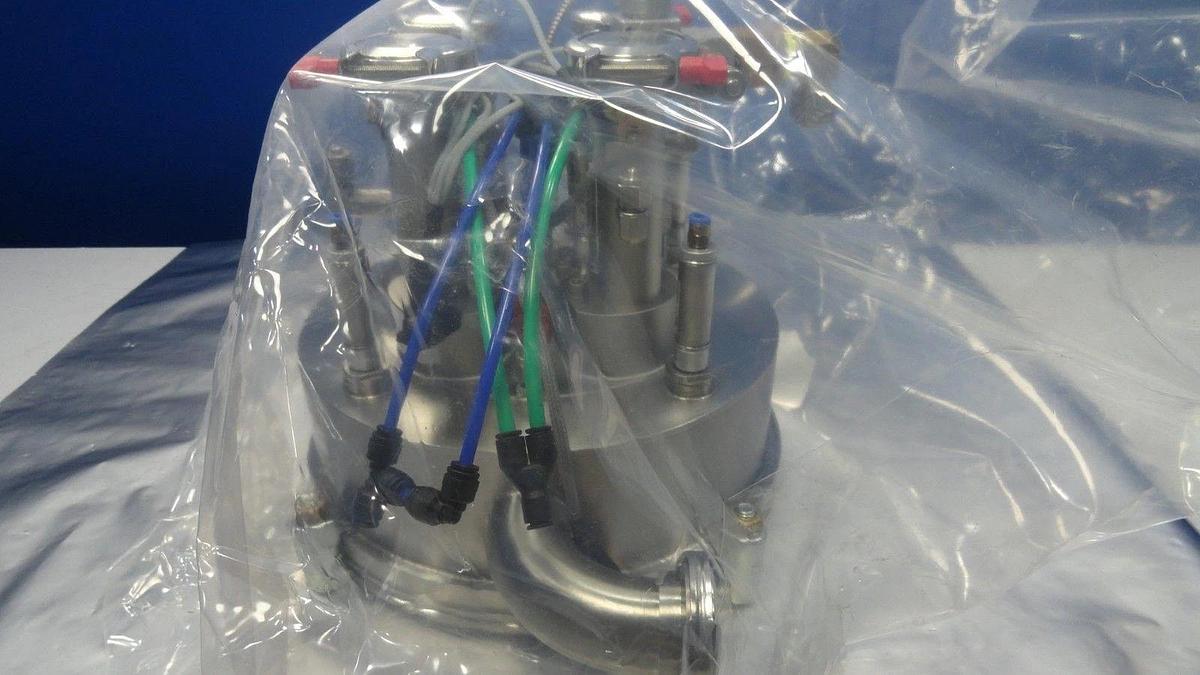 Used Edwards Y12201000 Helios Combustion Chamber Head 500052685 Used Working
